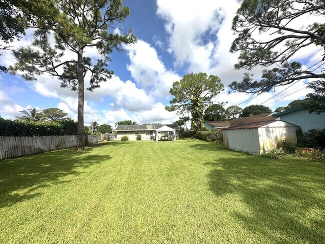 Building Photo - 5586 3rd Rd