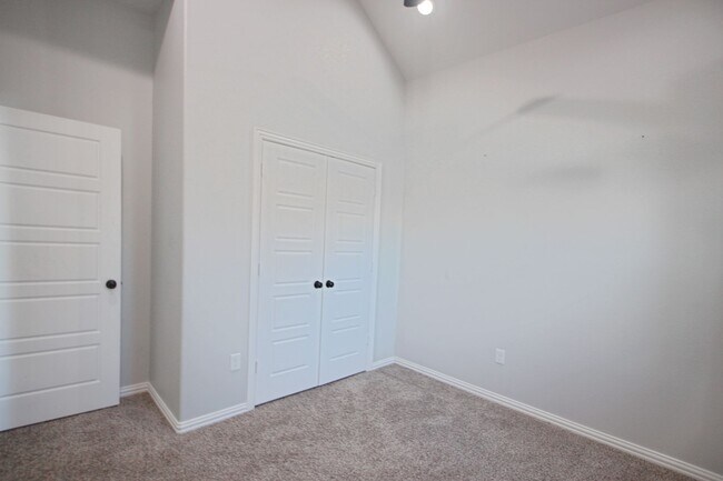 Building Photo - 344 Duke Pl