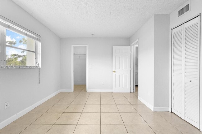 Building Photo - 400 NW 65th Ave