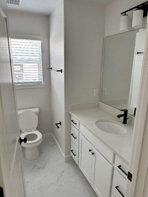 Building Photo - 894 N Hillcrest Rd