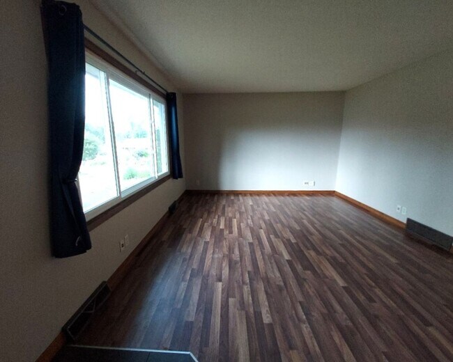 Building Photo - Charming 3-Bedroom Home Near Downtown Stillwater!
