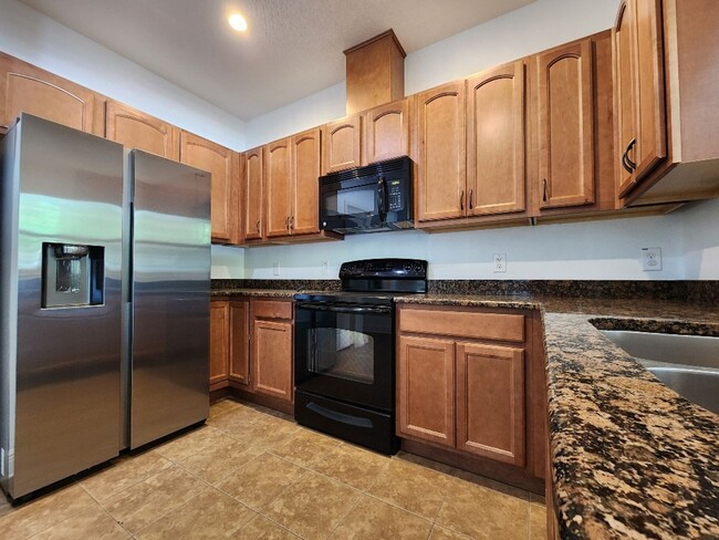Building Photo - Gorgeous 4-Bedroom, 3-Bathroom Home in Tampa