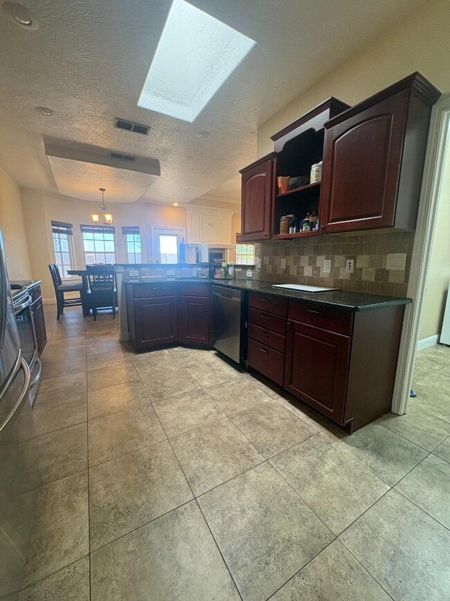 Building Photo - 725 Almond Tree Ln