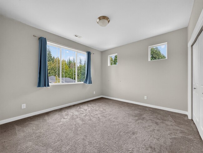 Building Photo - 15249 NE Woodland Pl