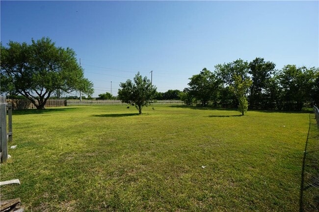 Building Photo - 112 Creekside Dr