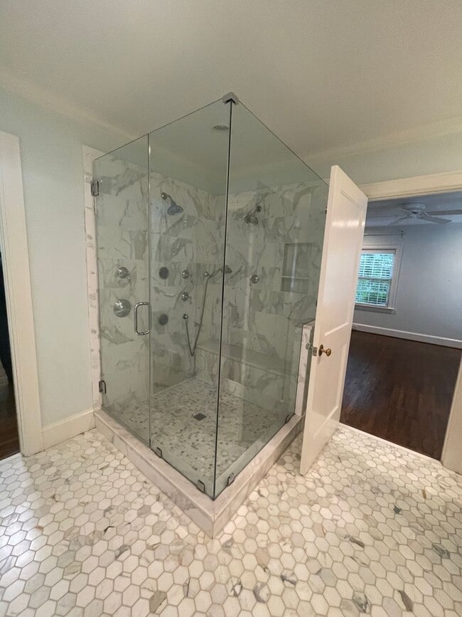 Building Photo - 2610 Providence Rd