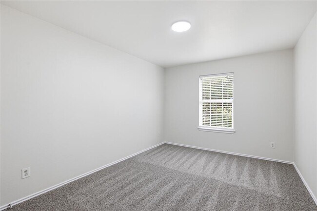 Building Photo - 18120 Topsail St