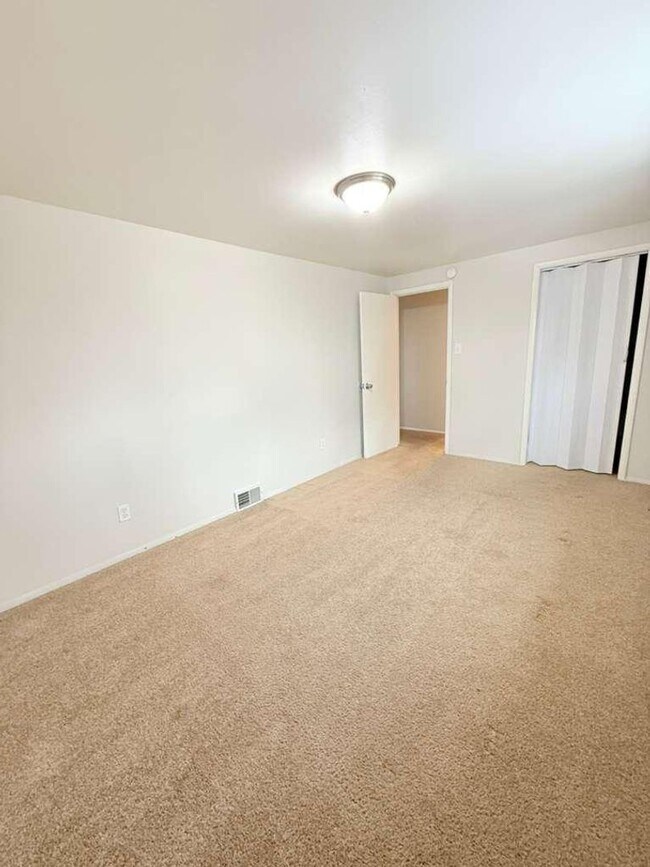 Building Photo - Beautiful UPDATED 4bd 2ba Home in Penn Hills!