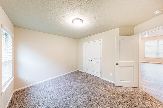 Building Photo - 3032 Stonebriar Ct