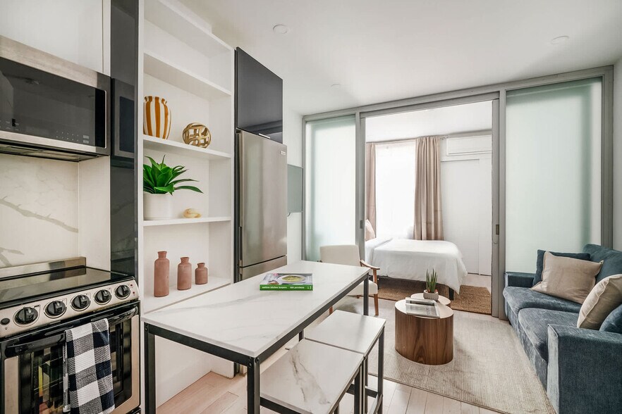 Building Photo - 317 E 78th St