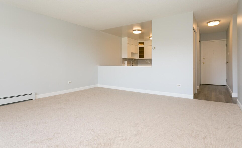 Building Photo - 615 S Alton Way