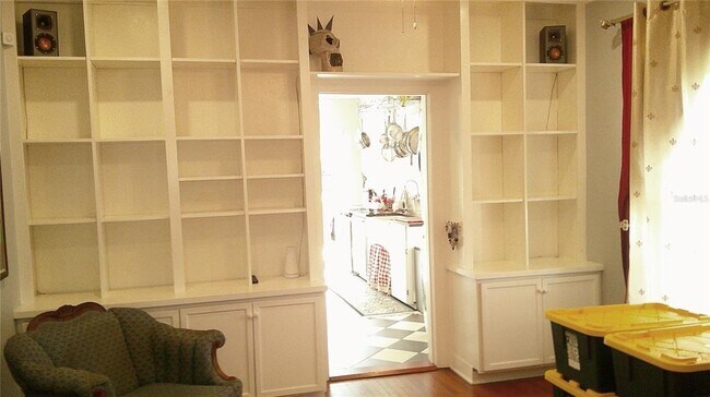 Building Photo - 303 E Plymouth St