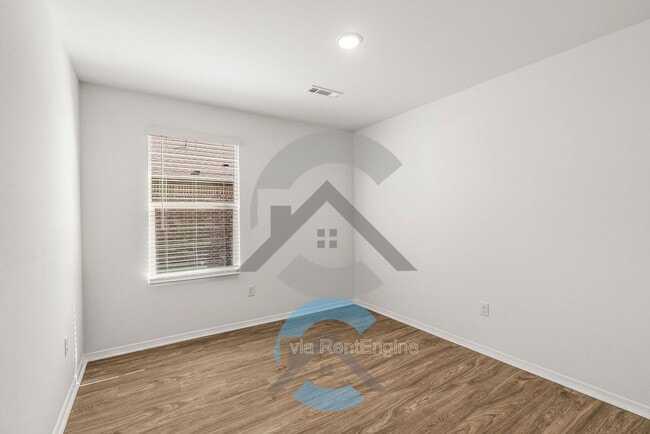 Building Photo - 114 E Sunbelt Ct