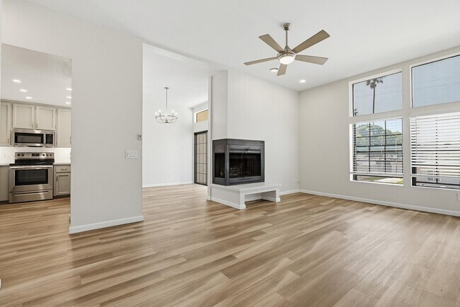 Building Photo - 270 Dahlia Ave