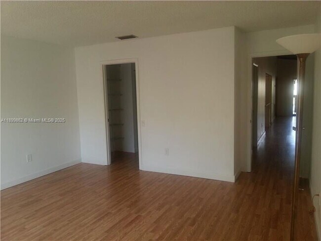 Building Photo - 6924 SW 114th Pl