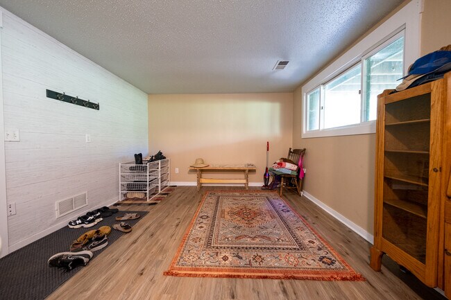 Building Photo - 3477 Pilgrim Ln N