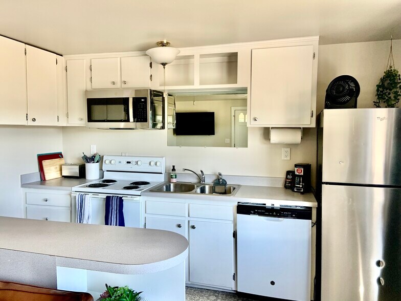 Building Photo - 1630 Chestnut Street