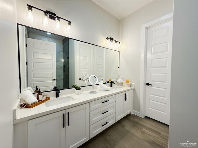 Building Photo - 27 Cooper Ln