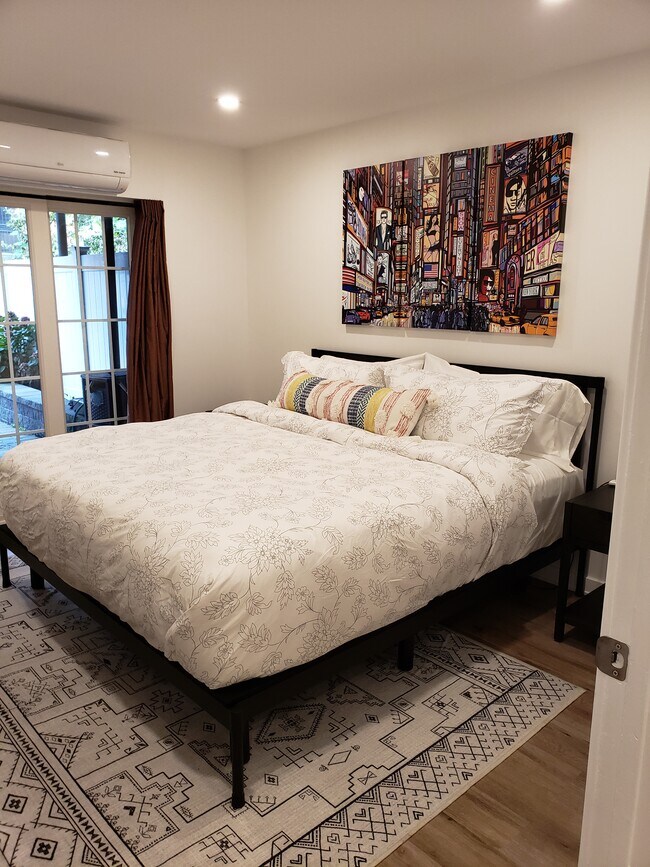 Building Photo - 15 E 117th St