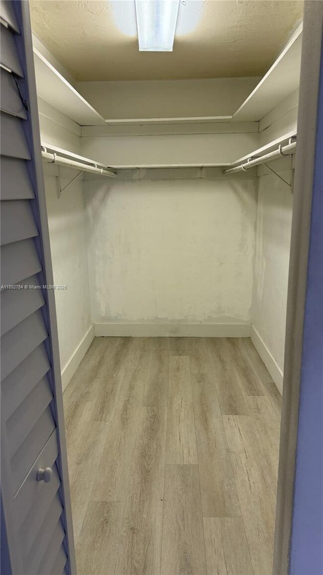 Building Photo - 9621 SW 77th Ave