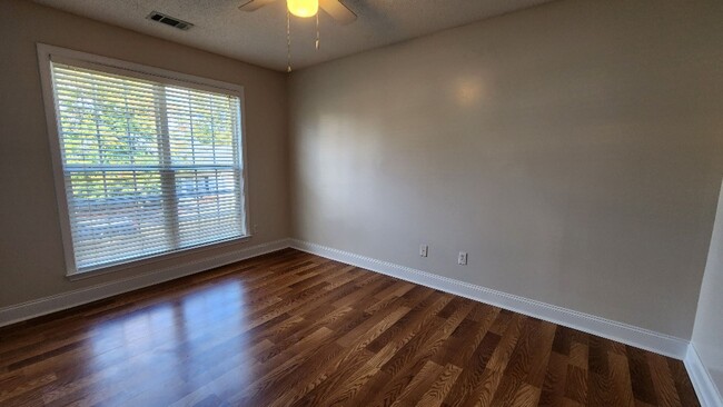 Building Photo - $500 off the first month