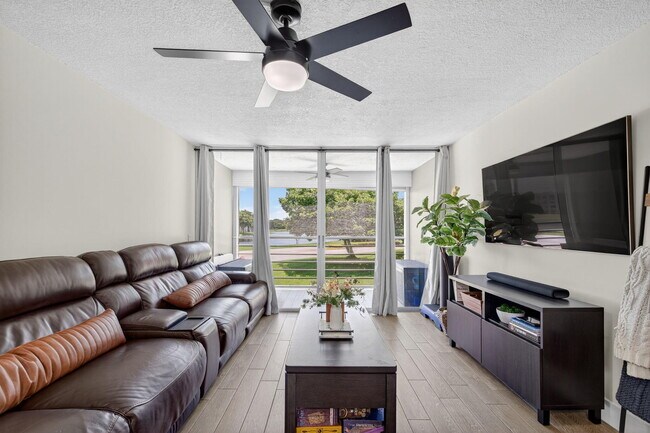 Building Photo - 9480 Tangerine Pl
