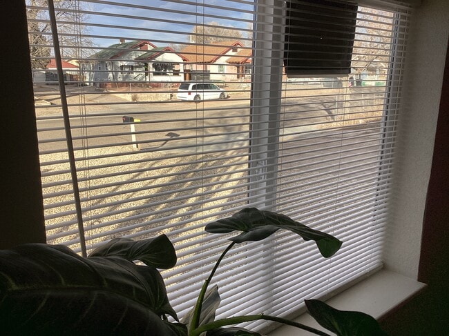 Building Photo - 1102 E 2nd St