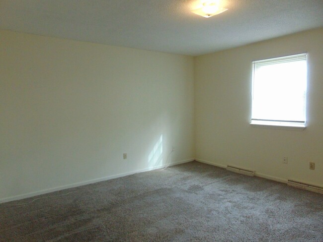Building Photo - Nice 3 Bedroom 2.5 Bathroom Townhome!