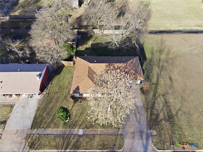 Building Photo - 610 Creek St