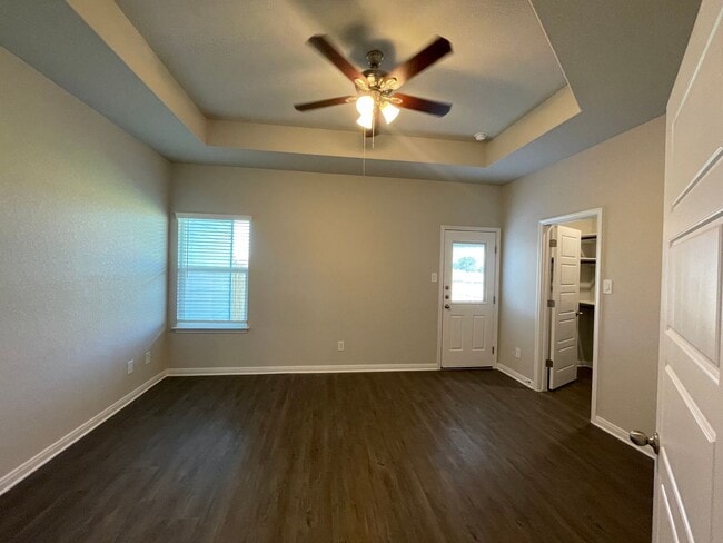 Building Photo - Luxury 3x2 Duplex in Seguin, TX!