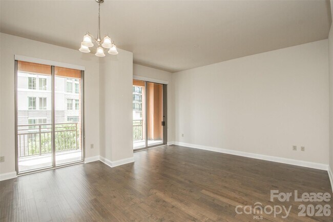 Building Photo - 701 Royal Ct