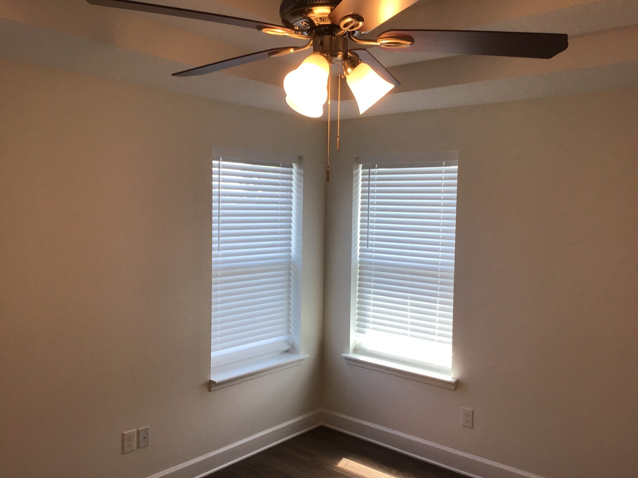 Building Photo - 31 Hiller Ln