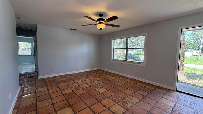 Building Photo - 2325 SW Pamona St
