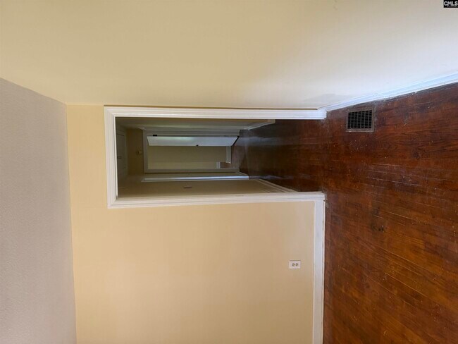 Building Photo - 1111 Standish St
