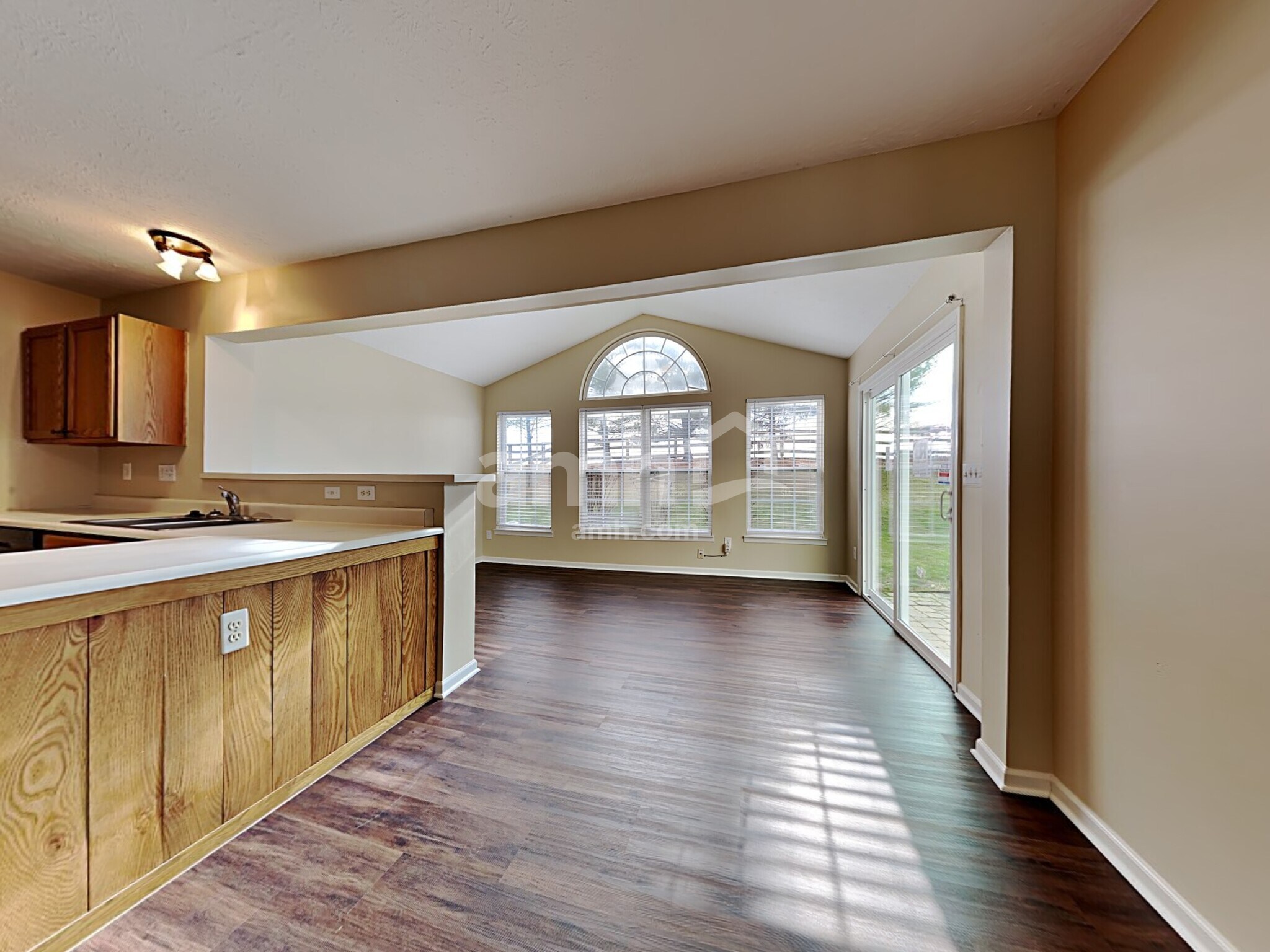 Building Photo - 515 Indian Lake Dr