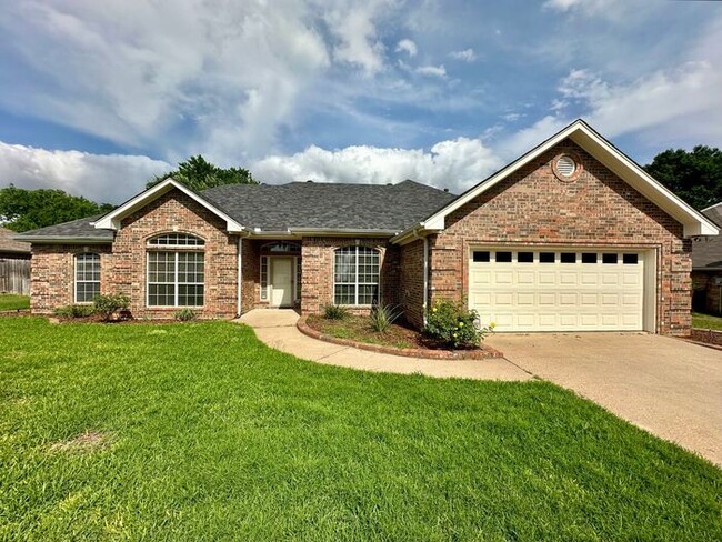 Primary Photo - Stunning 3-Bedroom Home in Prime South Tyl...