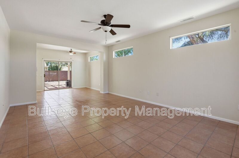 Building Photo - 15893 W Arrowhead Dr