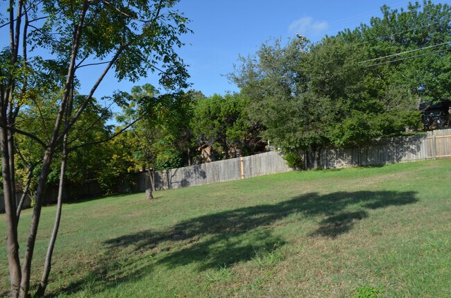 Building Photo - 3BR 2BA is located in a quiet Harker Heigh...