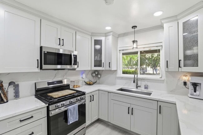 Building Photo - 1714 Woodridge Way