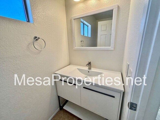 Building Photo - 11321 Oakwood Dr