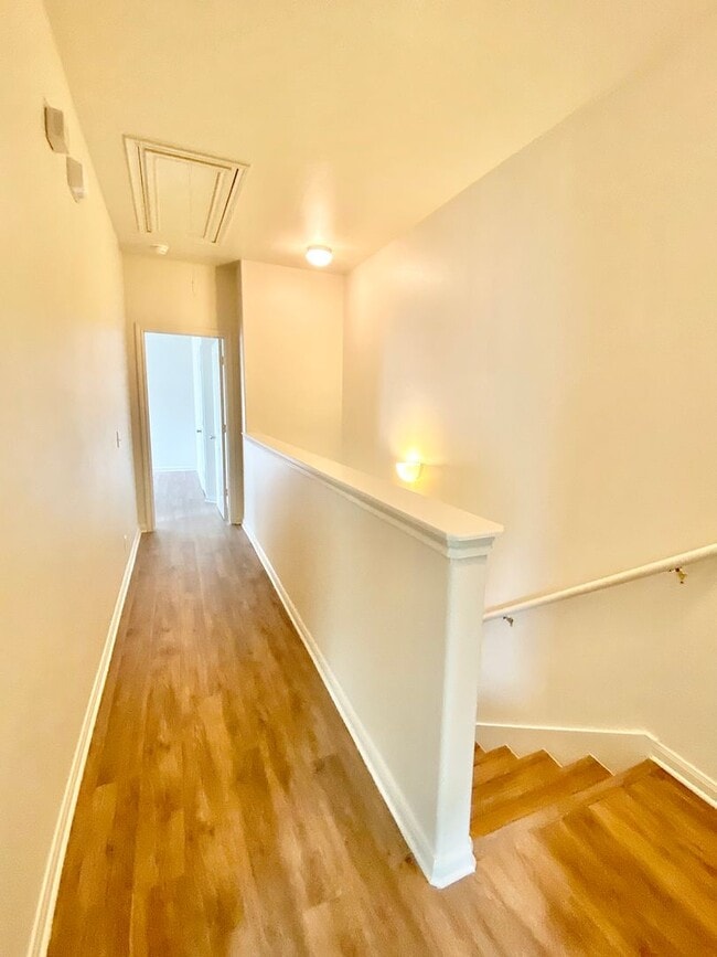 Building Photo - Austin Duplex Available for lease