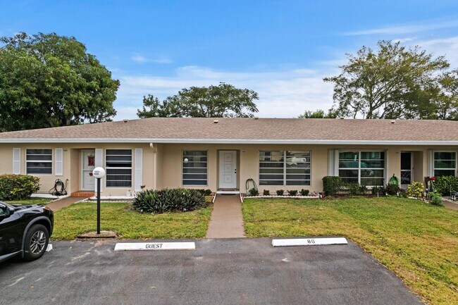 Building Photo - 8555 Bella Vista Dr