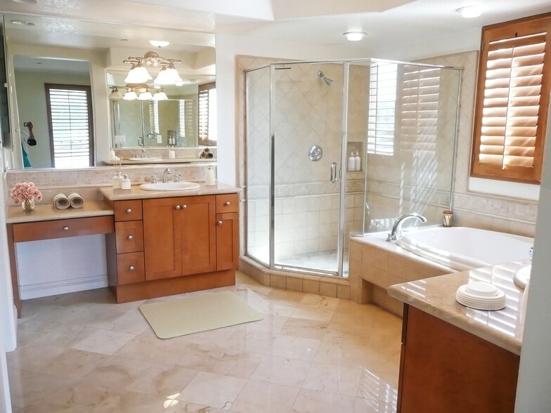 Building Photo - 5831 Seawalk Dr