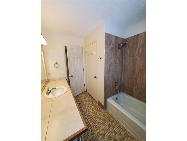 Building Photo - 4474 Denbigh Rd