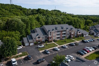 Building Photo - Second Floor Front View 2 Bedroom in a Gat...