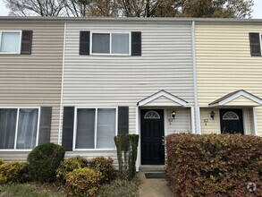 Building Photo - Townhouse in Newport News
