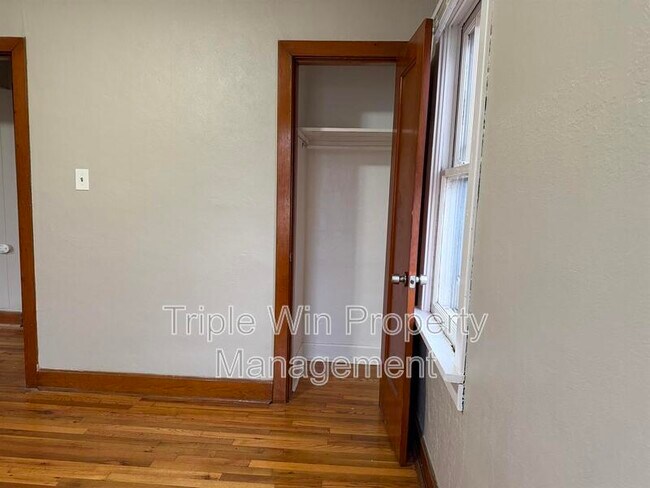 Building Photo - 6206 Evergreen Blvd