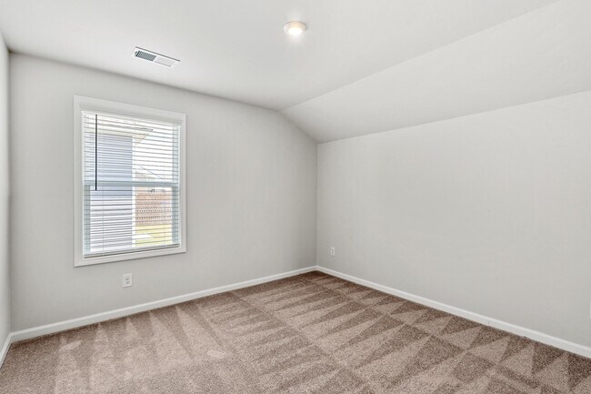 Building Photo - 644 Manitou Cir