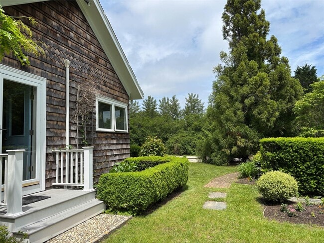 Building Photo - 541 Manor Ln