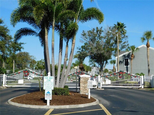 Building Photo - 262 Countryside Key Blvd